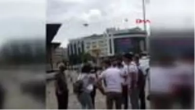 Son dakika haberi... KADIKÖY’DE KADINA LAF ATAN KİŞİYE DAYAK