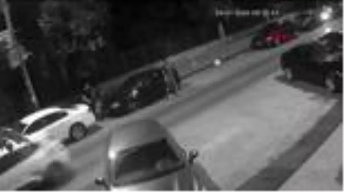 KÜÇÜKÇEKMECE'DE İKİ KARDEŞE DUBALI SALDIRI GÜVENLİK KAMERASINDA 1