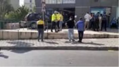 İstanbul’da bir araç markete girdi, korkunç anlar kameraya yansıdı