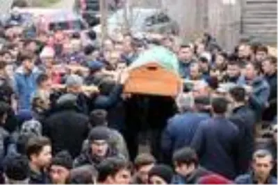 Oğlunu öldüren baba, hakim karşısına çıktı; kızı cezalandırılmasını istedi Oğlunu öldüren baba, hakim karşısına çıktı; kızı cezalandırılmasını istedi