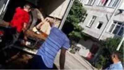 Sultangazi'de kapalı kasa kamyonette havasız kalan 4 kurbanlık öldü Sultangazi'de kapalı kasa kamyonette havasız kalan 4 kurbanlık öldü