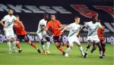 Süper Lig: Medipol Başakşehir: 0 Denizlispor: 0 (İlk yarı) Süper Lig: Medipol Başakşehir: 0 Denizlispor: 0 (İlk yarı)