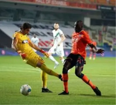 Süper Lig: Medipol Başakşehir: 0 Denizlispor: 0 (İlk yarı) Süper Lig: Medipol Başakşehir: 0 Denizlispor: 0 (İlk yarı)
