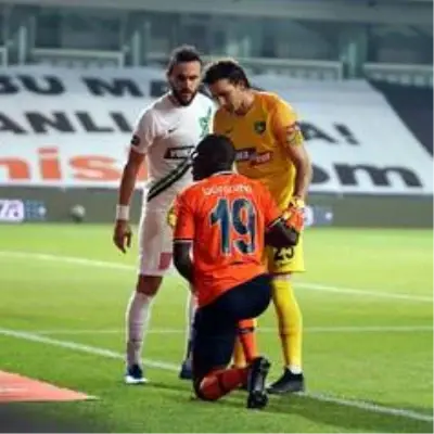 Süper Lig: Medipol Başakşehir: 0 Denizlispor: 0 (İlk yarı) Süper Lig: Medipol Başakşehir: 0 Denizlispor: 0 (İlk yarı)