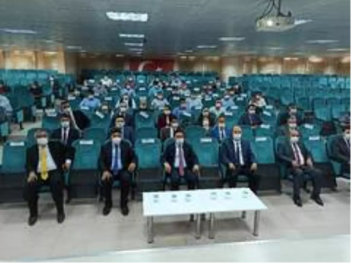Vali Çiçek belde ve köy muhtarları ile toplantı düzenledi