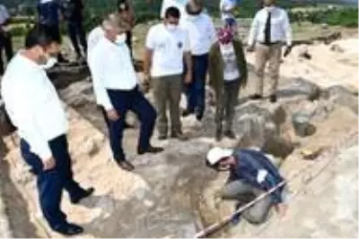 Vali Gürel antik kentteki kazı çalışmalarını inceledi