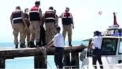 Van Gölü'nde batan tekneyi arama çalışmaları devam ediyor Van Gölü'nde batan tekneyi arama çalışmaları devam ediyor