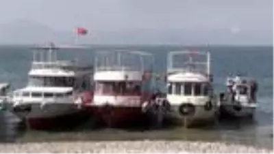 Van Gölü'nde kaybolan tekneyi arama çalışmalarına SAK timi de katıldı Van Gölü'nde kaybolan tekneyi arama çalışmalarına SAK timi de katıldı