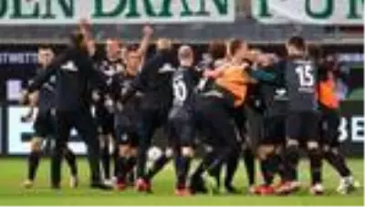 Werder Bremen Bundesliga'da kaldı! Werder Bremen Bundesliga'da kaldı!