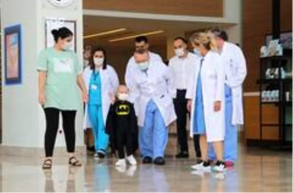 Yunanistan'dan gelen ilikle hayata tutunan Kuzey Deniz gözyaşlarıyla taburcu oldu