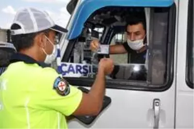 Afyonkarahisar'da polis sokakta 'Korona' denetimi yaptı Afyonkarahisar'da polis sokakta 'Korona' denetimi yaptı