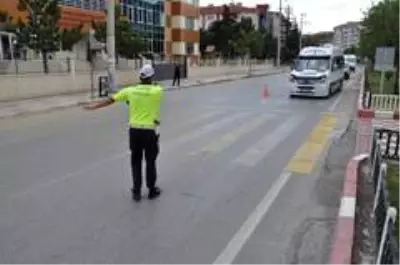 Afyonkarahisar'da polis sokakta 'Korona' denetimi yaptı Afyonkarahisar'da polis sokakta 'Korona' denetimi yaptı