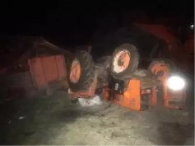 Balya yüklü traktör devrildi: 1 yaralı