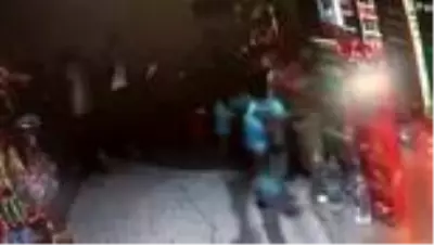 BEYLİKDÜZÜ'NDE PİKAPIN ÇARPTIĞI 2 GENÇ KIZ HAYATINI KAYBETTİ -