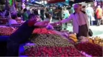 Bir zamanların zam şampiyonu olan soğanın fiyatı bir liraya kadar geriledi Bir zamanların zam şampiyonu olan soğanın fiyatı bir liraya kadar geriledi