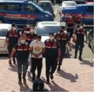 Çifte cinayet şüphelisi: Tüfek tutukluk yapmasa Selçuk'u da öldürecektim Çifte cinayet şüphelisi: Tüfek tutukluk yapmasa Selçuk'u da öldürecektim