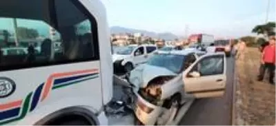 Fethiye'de otomobil yolcu minibüsüne çarptı: 7 yaralı Fethiye'de otomobil yolcu minibüsüne çarptı: 7 yaralı