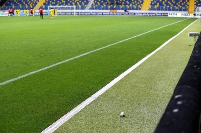 Hasan Ali Kaldırım, soyunma odasında unuttuğu kaptanlık pazubandını teknik heyet getirse de takmadı Hasan Ali Kaldırım, soyunma odasında unuttuğu kaptanlık pazubandını teknik heyet getirse de takmadı
