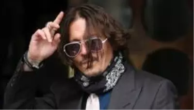 Johnny Depp, dövmesine güldüğü için eski eşi Amber Heard'e tokat attığı iddiasını reddetti Johnny Depp, dövmesine güldüğü için eski eşi Amber Heard'e tokat attığı iddiasını reddetti