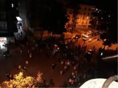 Kontrolden çıkan pikap önce park halindeki otobüse ardından yolda yürüyen iki vatandaşa çarptı: 2... Kontrolden çıkan pikap önce park halindeki otobüse ardından yolda yürüyen iki vatandaşa çarptı: 2...