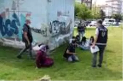Kütahya'da 121 kişiye maske cezası Kütahya'da 121 kişiye maske cezası