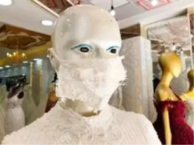 Mardin'de bir işletmeci gelinliklere uygun maske üretiyor
