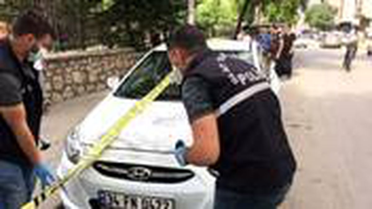 Maskeli ve silahlı şüpheliler, takip ettikleri vatandaşın 85 bin TL'sini çaldı