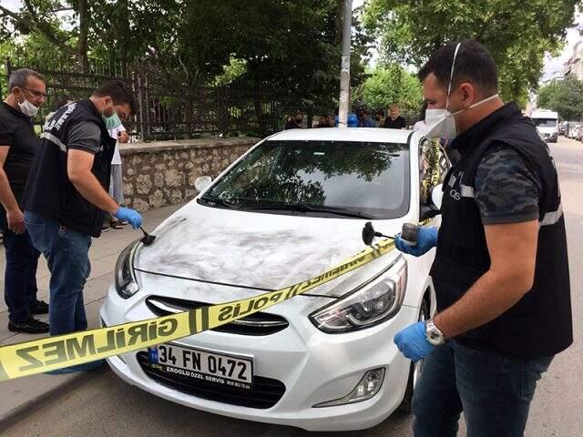 Maskeli ve silahlı şüpheliler, takip ettikleri vatandaşın 85 bin TL'sini çaldı Maskeli ve silahlı şüpheliler, takip ettikleri vatandaşın 85 bin TL'sini çaldı