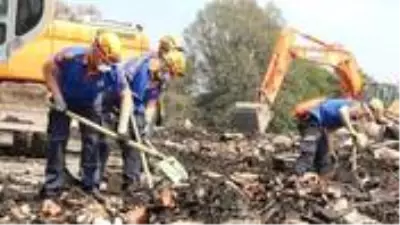 Sakarya'daki patlamaya ilişkin havai fişek fabrikasının 2 sahibinden biri tutuklandı Sakarya'daki patlamaya ilişkin havai fişek fabrikasının 2 sahibinden biri tutuklandı