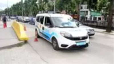 Seyir halinde telefonla konuşurken emniyet müdürüne yakalanan polise ceza kesildi Seyir halinde telefonla konuşurken emniyet müdürüne yakalanan polise ceza kesildi