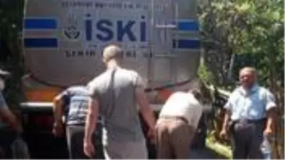 Şile'de eski olduğu iddia edilen su dağıtım tankerini fotoğraflayan kişi konuştu: 5 Temmuz Pazar günü çektim Şile'de eski olduğu iddia edilen su dağıtım tankerini fotoğraflayan kişi konuştu: 5 Temmuz Pazar günü çektim