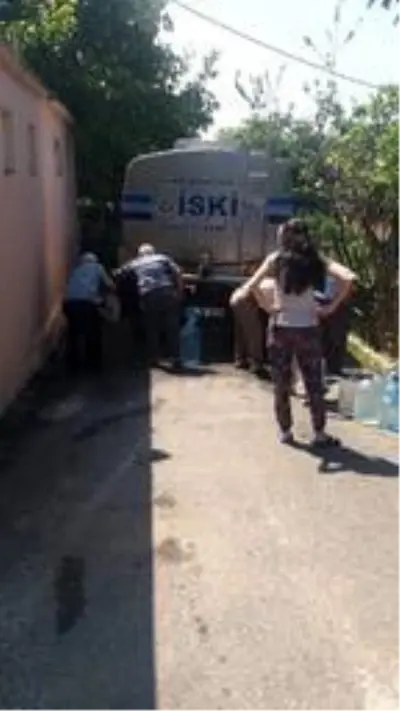 Şile'de su dağıtan tankeri fotoğraflayan eski muhtar konuştu: 5 Temmuz pazar günü çektim Şile'de su dağıtan tankeri fotoğraflayan eski muhtar konuştu: 5 Temmuz pazar günü çektim