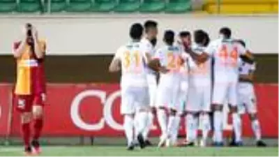 Galatasaray, deplasmanda Aytemiz Alanyaspor'a 4-1 mağlup oldu Galatasaray, deplasmanda Aytemiz Alanyaspor'a 4-1 mağlup oldu