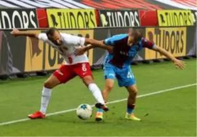Süper Lig: Trabzonspor: 2 Antalyaspor: 2 (Maç sonucu) Süper Lig: Trabzonspor: 2 Antalyaspor: 2 (Maç sonucu)