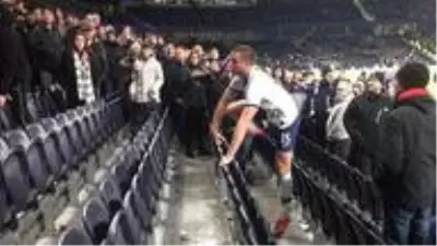 Tribüne çıkarak taraftar kovalayan Eric Dier'e 4 maç ceza verildi Tribüne çıkarak taraftar kovalayan Eric Dier'e 4 maç ceza verildi