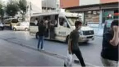 Uyarılar fayda etmedi; İstanbul'da minibüsler tıka basa doldu, kapılar kapanmadı Uyarılar fayda etmedi; İstanbul'da minibüsler tıka basa doldu, kapılar kapanmadı
