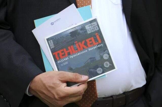 Uzmanlardan intihara sürükleyen Mavi Bebek için uyarı: Çocuklar oyunun kölesi oluyor Uzmanlardan intihara sürükleyen Mavi Bebek için uyarı: Çocuklar oyunun kölesi oluyor