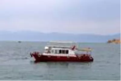 Van Gölü'nde batan tekne, Row ve Sonar cihazlarıyla aranıyor Van Gölü'nde batan tekne, Row ve Sonar cihazlarıyla aranıyor