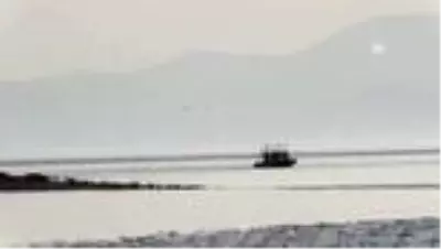 Van Gölü'nde kaybolan teknenin yeri tespit edildi (2) Van Gölü'nde kaybolan teknenin yeri tespit edildi (2)