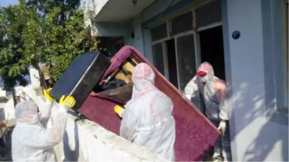 30 metrekarelik evden 1.5 ton atık çıktı