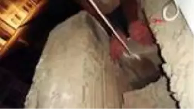 Bacaya düşen yavru kedi itfaiye kurtardı Bacaya düşen yavru kedi itfaiye kurtardı