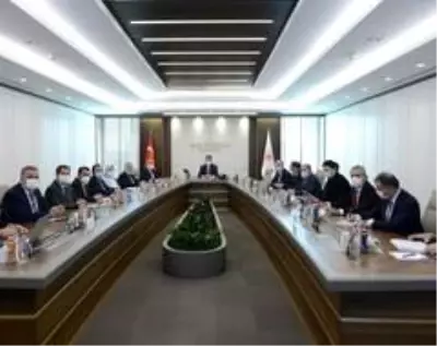 Bakan Kurum'la deprem sonrasında devam eden projeler görüşüldü Bakan Kurum'la deprem sonrasında devam eden projeler görüşüldü
