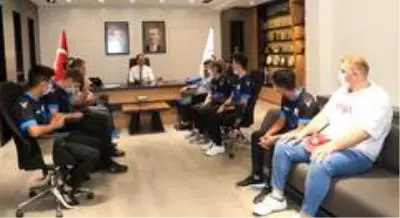 Başkan Örki'den sporculara motivasyon Başkan Örki'den sporculara motivasyon