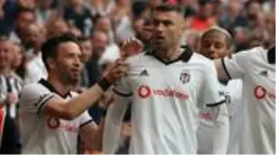 Beşiktaş'ta Burak Yılmaz ve Gökhan Gönül Kasımpaşa maçında sakatlandı Beşiktaş'ta Burak Yılmaz ve Gökhan Gönül Kasımpaşa maçında sakatlandı