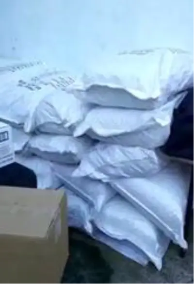 Bulgar plakalı otobüste kaçak eşya ele geçirildi Bulgar plakalı otobüste kaçak eşya ele geçirildi