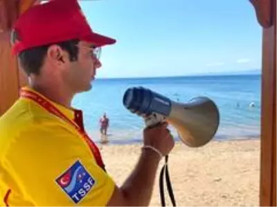 Burhaniye'de cankurtaranlar göreve başladı Burhaniye'de cankurtaranlar göreve başladı