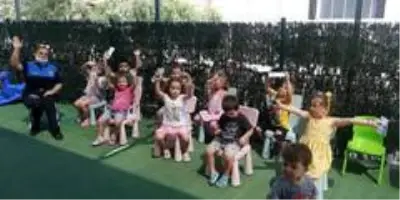 Burhaniye'de polisler miniklerle bir araya geldi