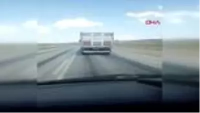 ÇANKIRI Ambulansa yol vermeyen kamyonun tehlikeli yolculuğu kamerada ÇANKIRI Ambulansa yol vermeyen kamyonun tehlikeli yolculuğu kamerada