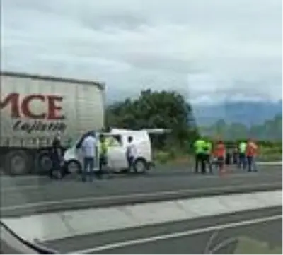 Son dakika haber... Çankırı'da minibüs, TIR'a çarptı: 1 ölü, 1 yaralı