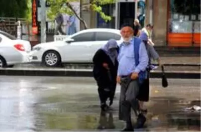 Doğu'da gök gürültülü sağanak yağış